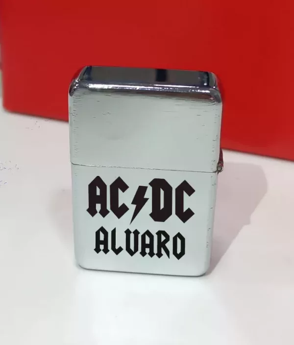 Mechero personalizado grabado con nombre y AC/DC