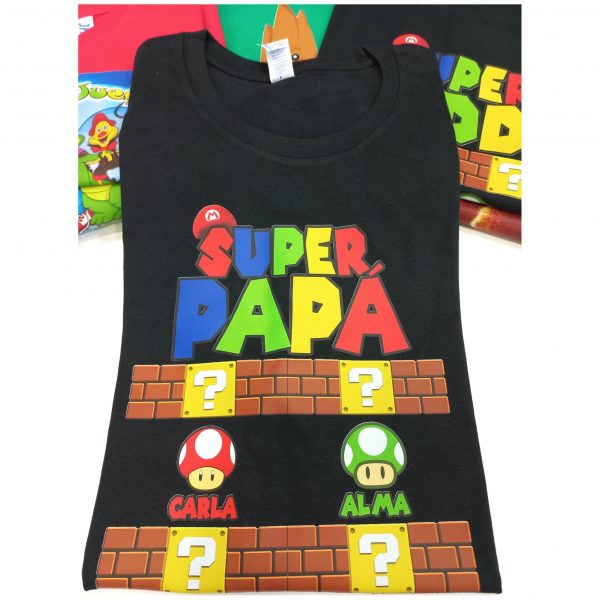 Camiseta personalizada Súper Papá con nombre de hijos con el estilo del videojuego MArio Bros