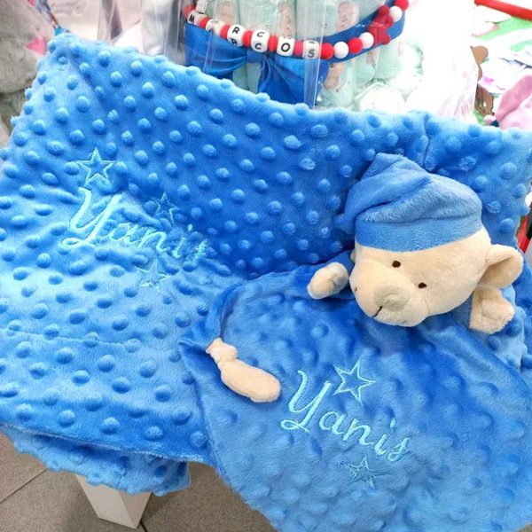 manta de bebé bordada con doudou a juego bordado con nombre