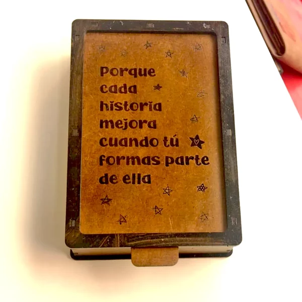 caja de madera reciclada personalizada para marcapaginas