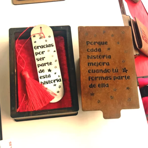 marcapaginas personalizado con caja de madera personalizada