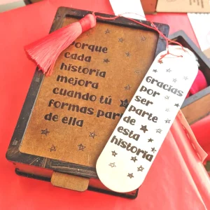 legante marcapáginas en acero inoxidable con grabado láser y estuche de madera MDF personalizado